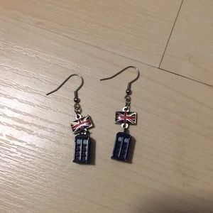 🐳TWO FOR $9🐳 Doctor Who Tardis dangle earrings